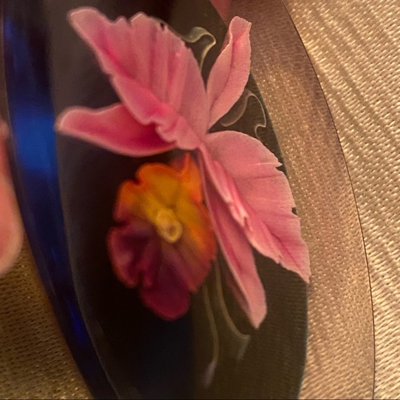 Large vintage reverse carved lucite brooch - Picture 4 of 7